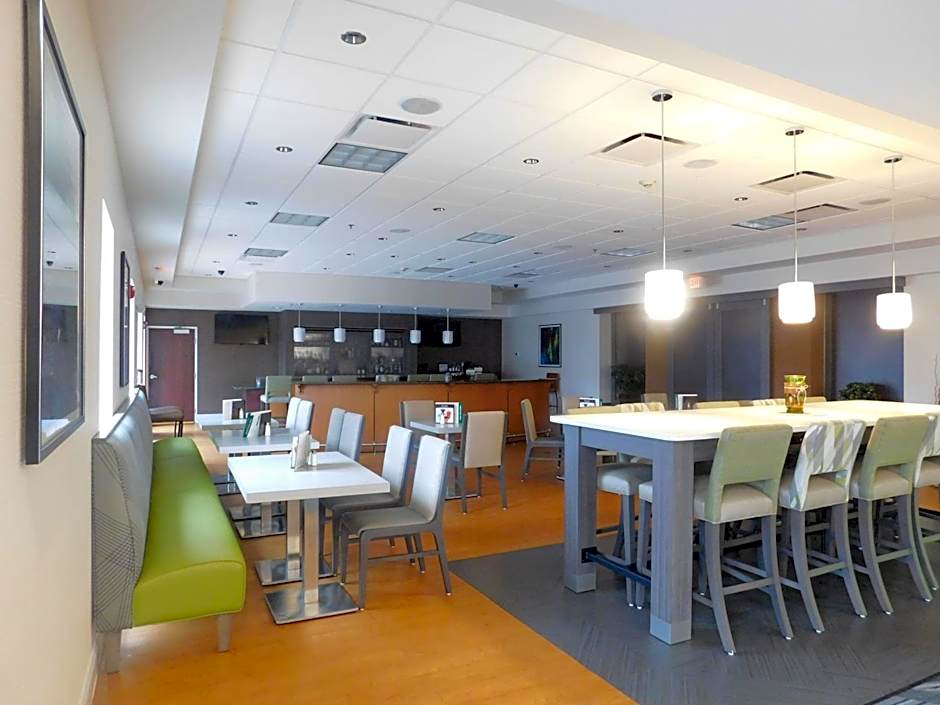 Holiday Inn Hotel & Suites Rochester - Marketplace By IHG