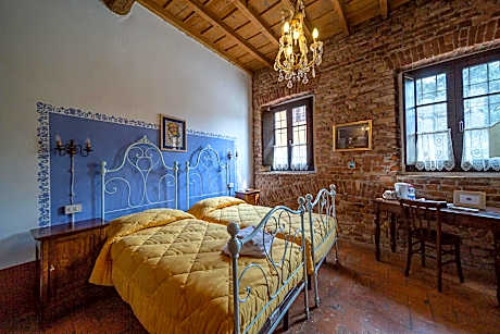 Twin Room with Private Bathroom