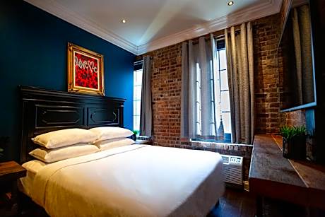 Deluxe Queen Room