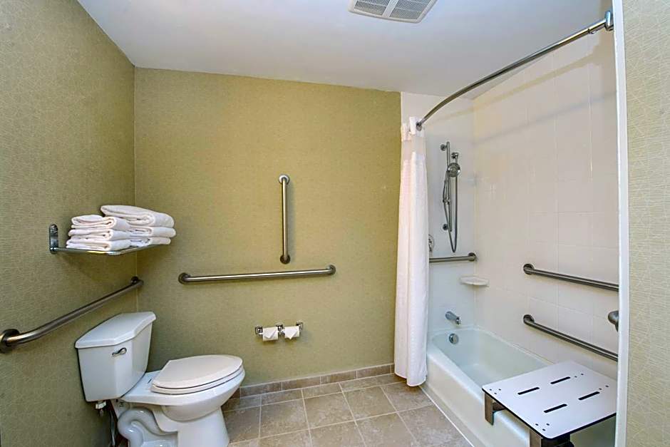 Holiday Inn Express & Suites Merrimack - Nashua by IHG