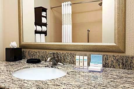 1 King Hearing Access Studio W/sofabed Ns Vis Doorbell Alrt/vis Telephone Alrt/sofabed Microwv/fridg