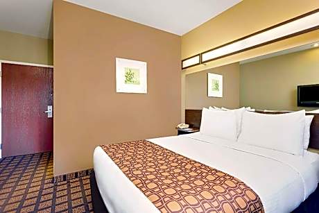 1 Queen Bed Non-Smoking
