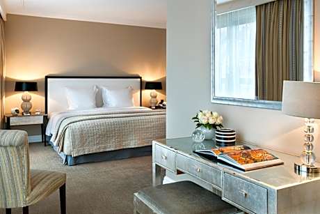 Champs-Elysées Suite