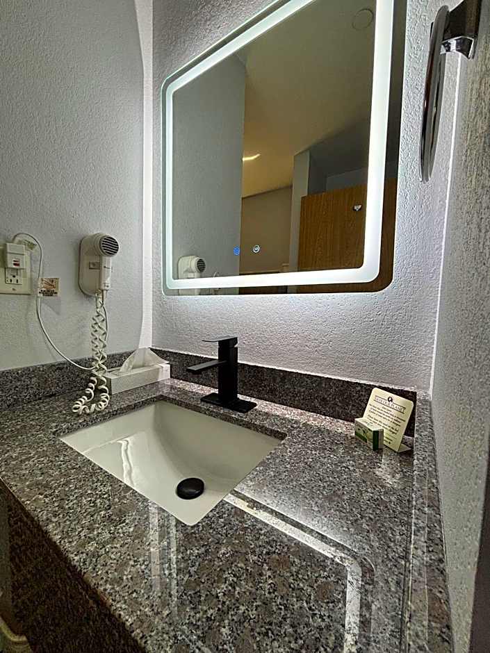Jacksonville Inn & Suites