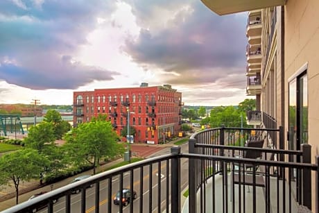 2 Queen Beds-Balcony-Water View-2 Room Suite