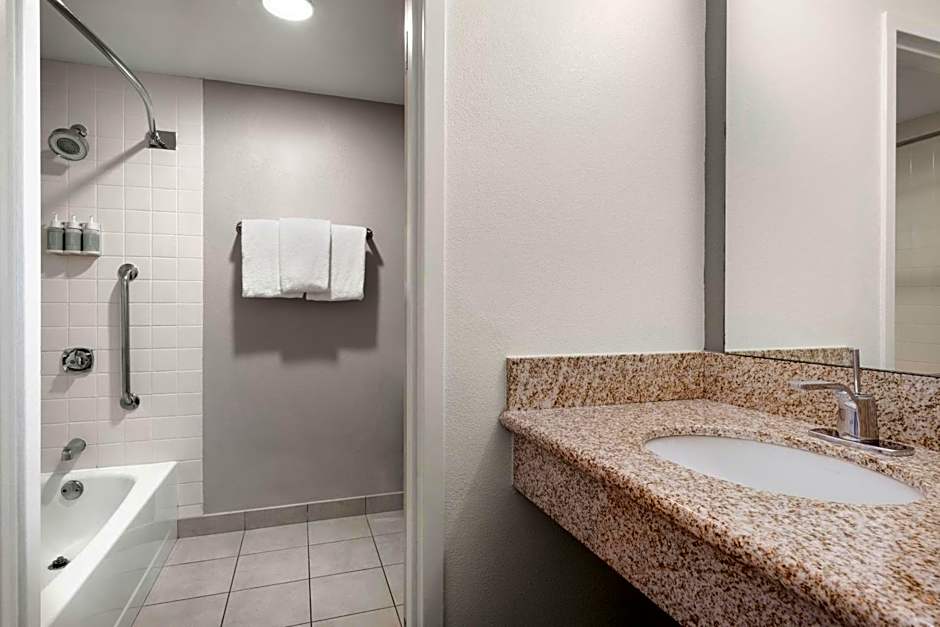 Courtyard by Marriott Boston Norwood/Canton