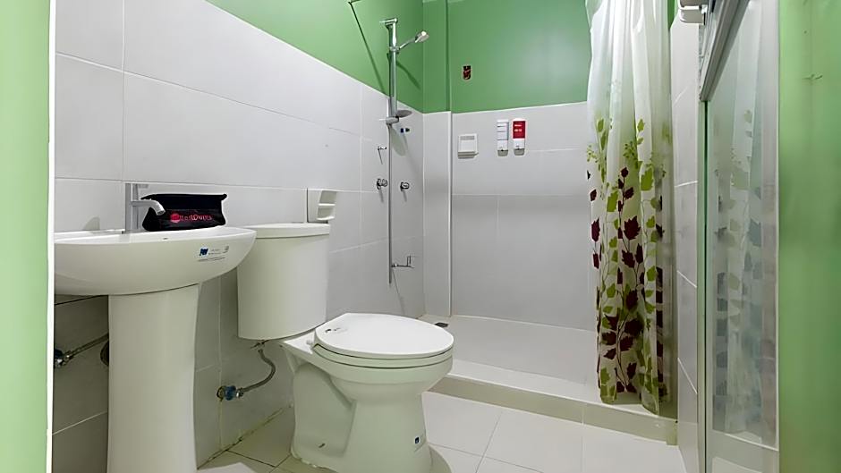 RedDoorz near Mariners Legazpi