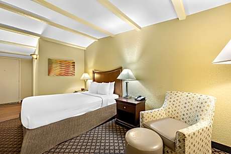 Queen Room - Non-Smoking