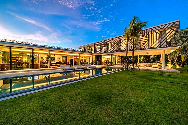 Villa Bull House: Amazing 6 Bedrooms Contemporary Villa in Seminyak