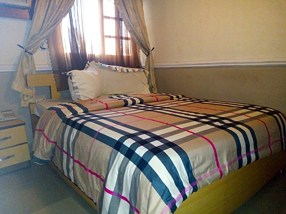 Aquatic Suites & Lounge