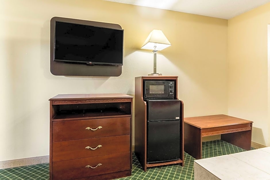 Motel 6-Kenly, NC