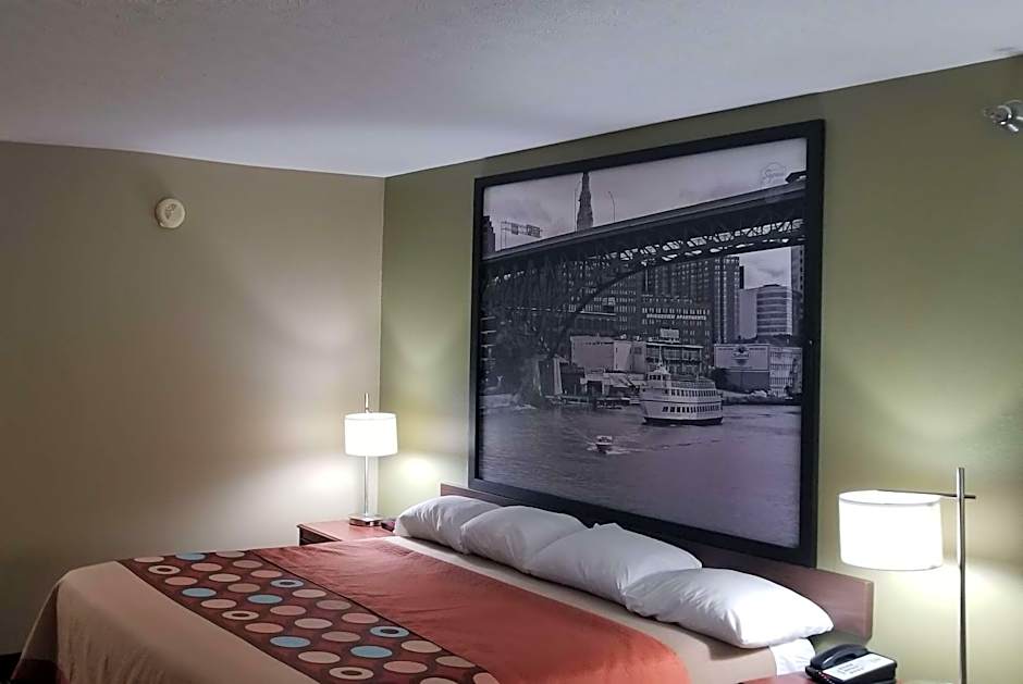 Super 8 by Wyndham Bellefontaine