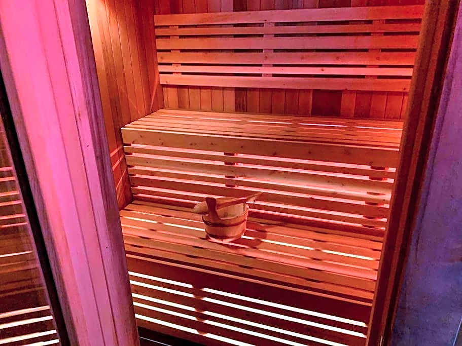 Ty-Llyn - Lakeside Spa Retreat