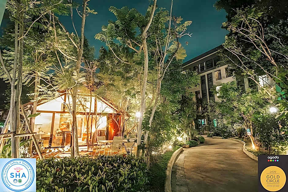 Photo 1 of 50 of Bangkok Oasis Hotel