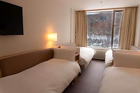 Four-Bedroom - Non-Smoking (West Building)