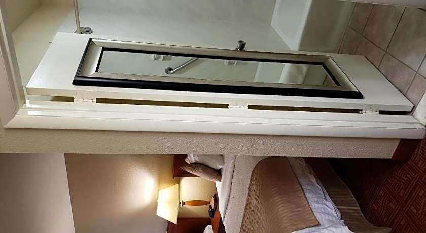 Airport Inn