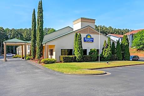 Days Inn & Suites by Wyndham Peachtree Corners/Norcross