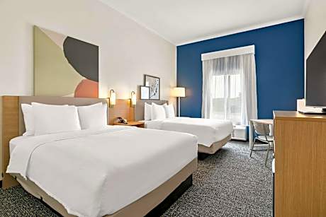 Queen Room with Two Queen Beds and Roll-In Shower - Disability Access