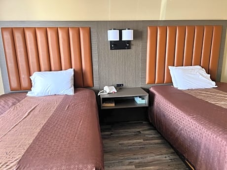 Queen Room with Two Queen Beds - Non-Smoking