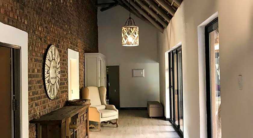 Simba Safaris African Pride Exotic Lodge