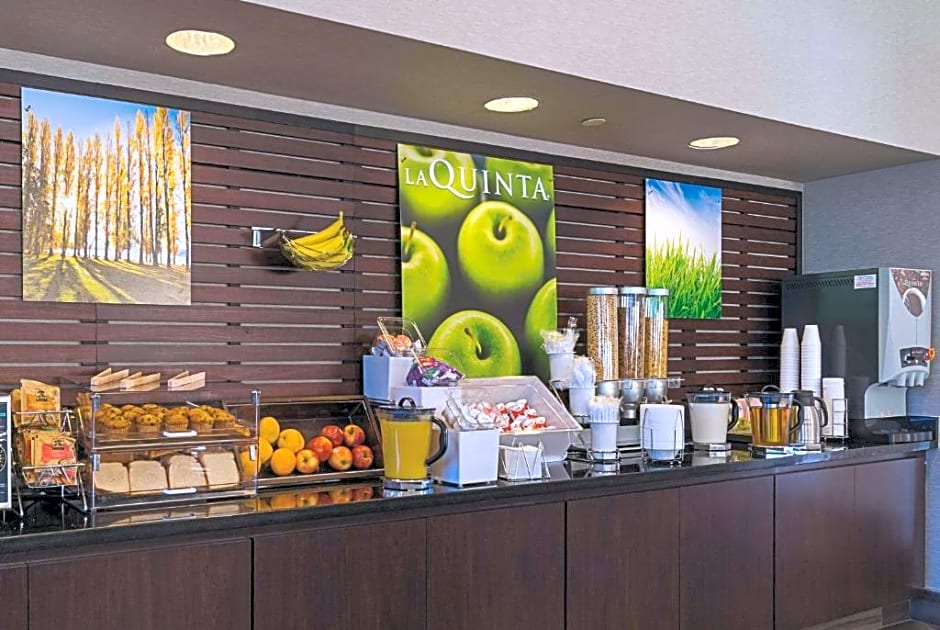 La Quinta Inn & Suites by Wyndham Ontario Airport