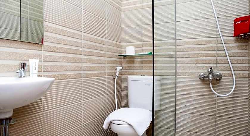 RedDoorz Plus near Pasundan University
