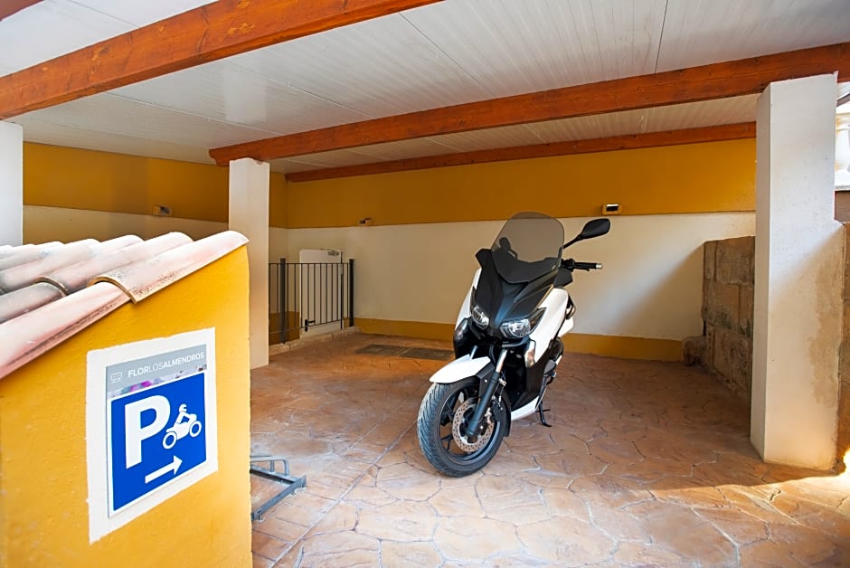 FLOR Los Almendros Apartamentos