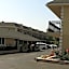 Walnut Inn & Suites West Covina