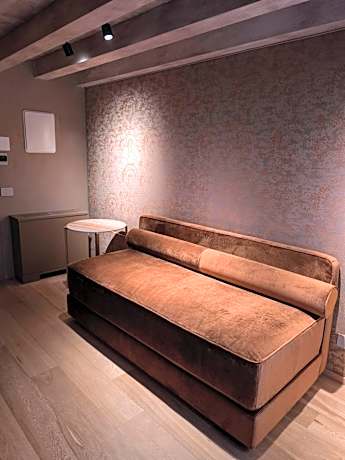 Deluxe Suite -Annex - Access by Stairs only