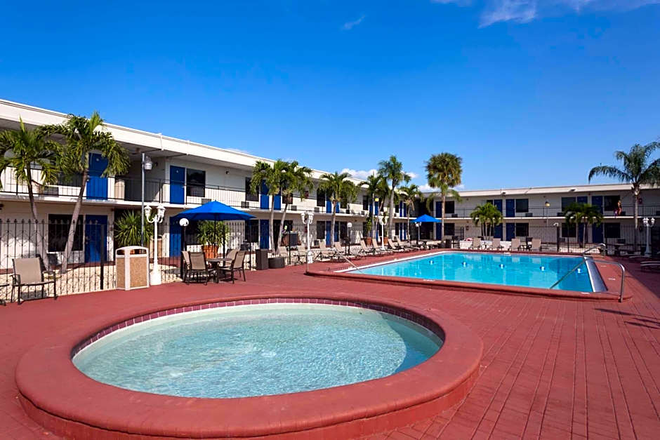 Days Inn by Wyndham St. Petersburg / Tampa Bay Area