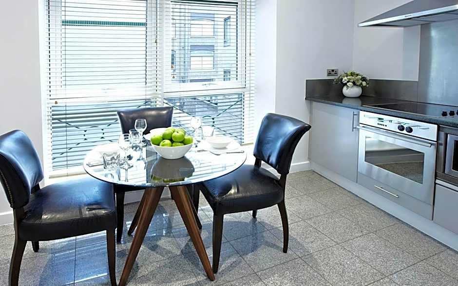 196 Bishopsgate Apartments by DMONTRIO