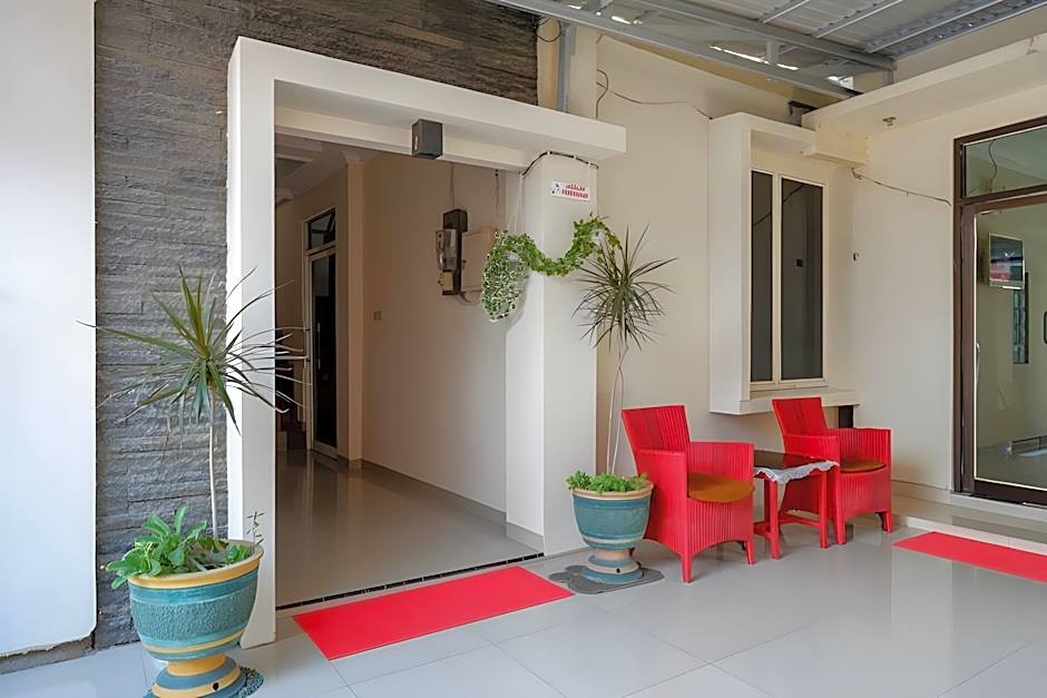 RedDoorz near Millenium Waterpark Palu