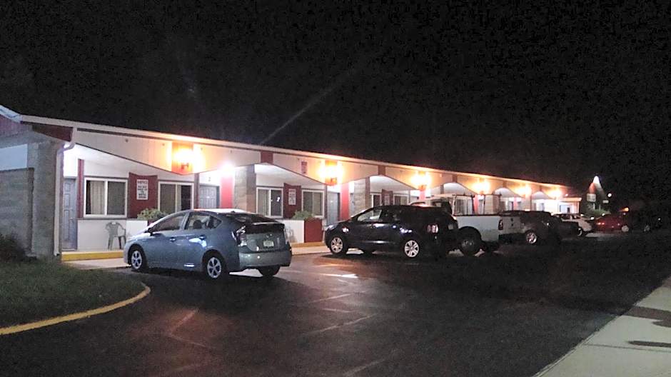 Pinconning Trail Inn Motel