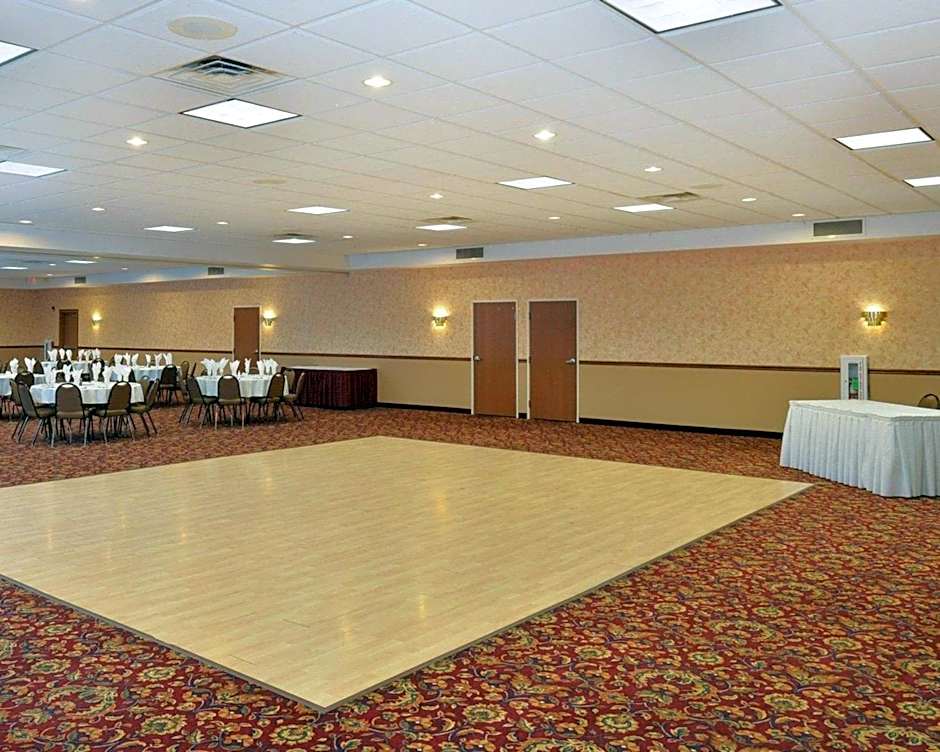 Quality Inn & Suites Fort Madison near Hwy 61