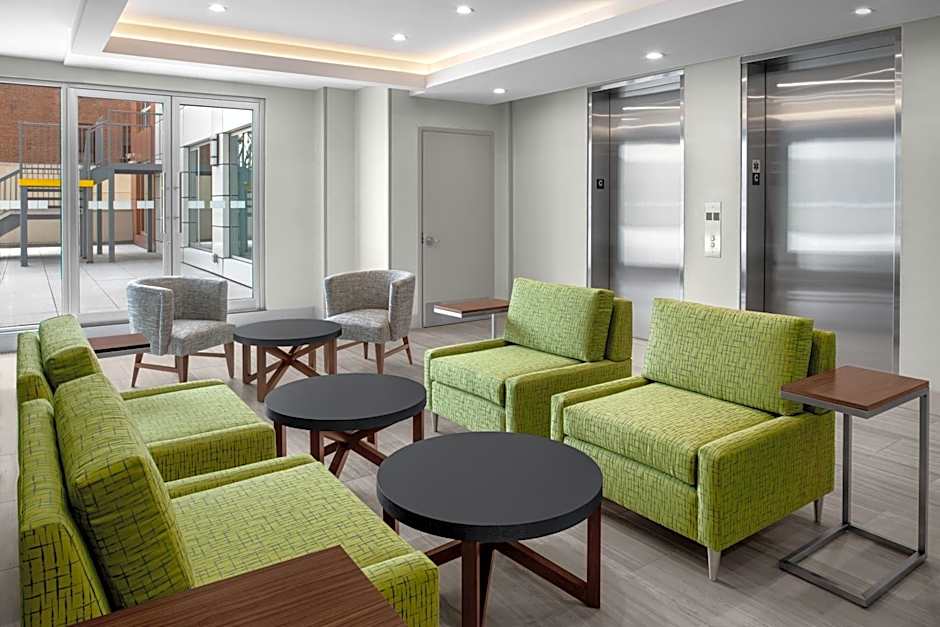 Holiday Inn Express & Suites Woodside LaGuardia Airport By IHG