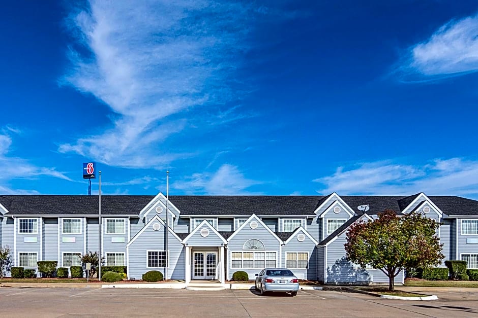 Motel 6-Mcalester, OK