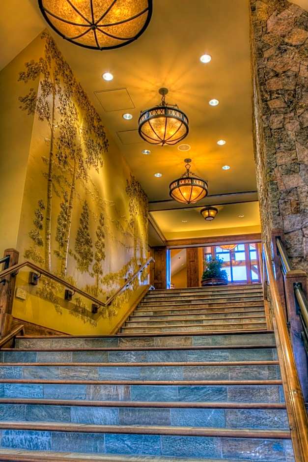 Grand Lodge on Peak 7