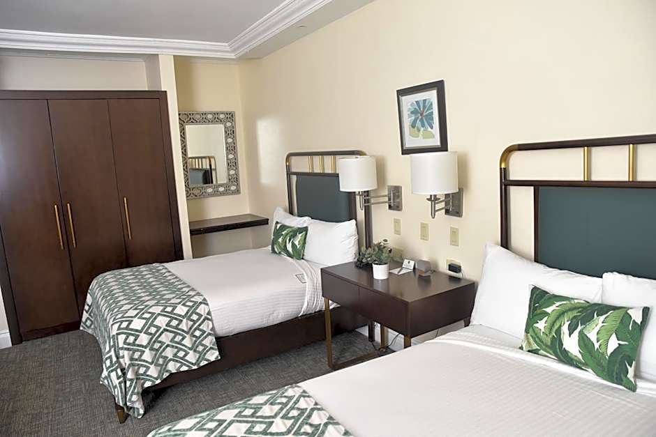 Courtleigh Hotel & Suites