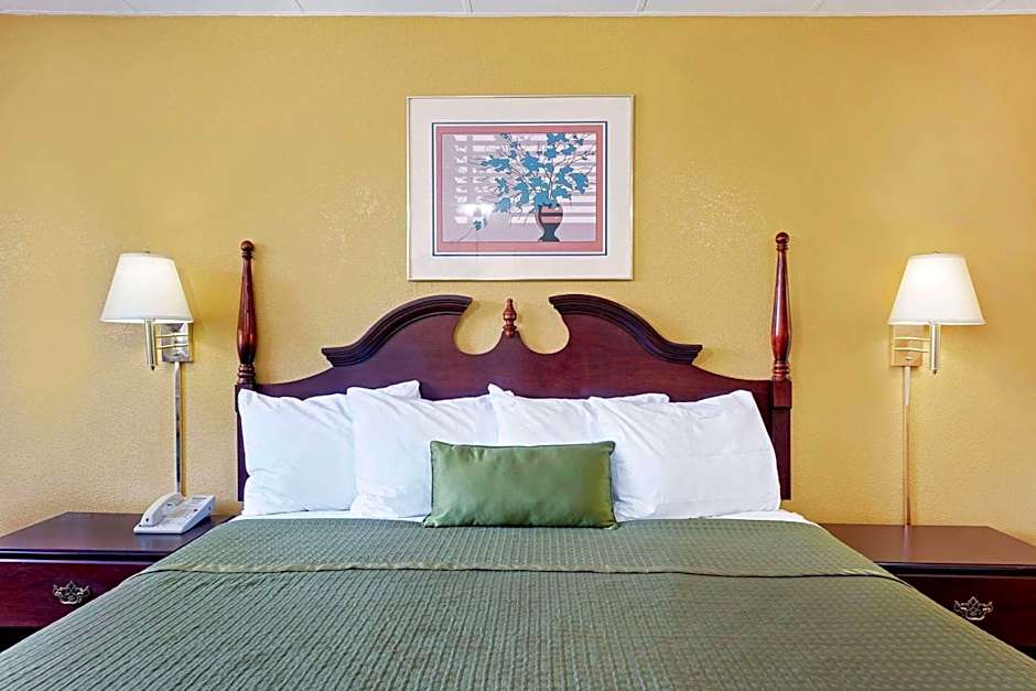 Travelodge by Wyndham Chambersburg