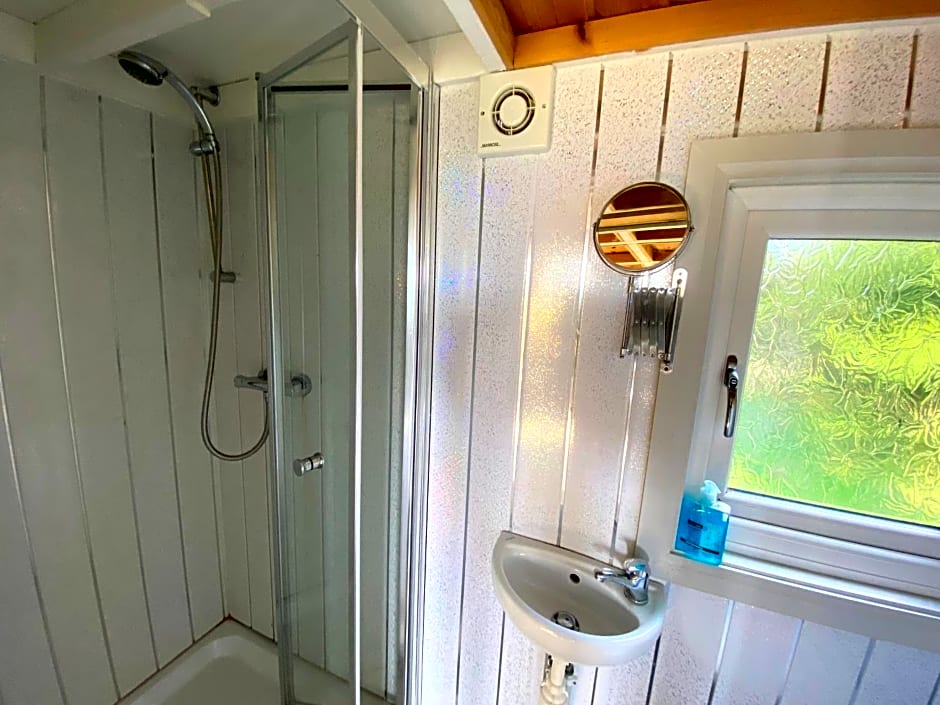 Blair Tiny House with Private Hot Tub - Fife - Loch Leven - Lomond Hills