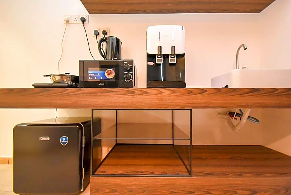 Cube 8teens Boutique Suite by Nest Home