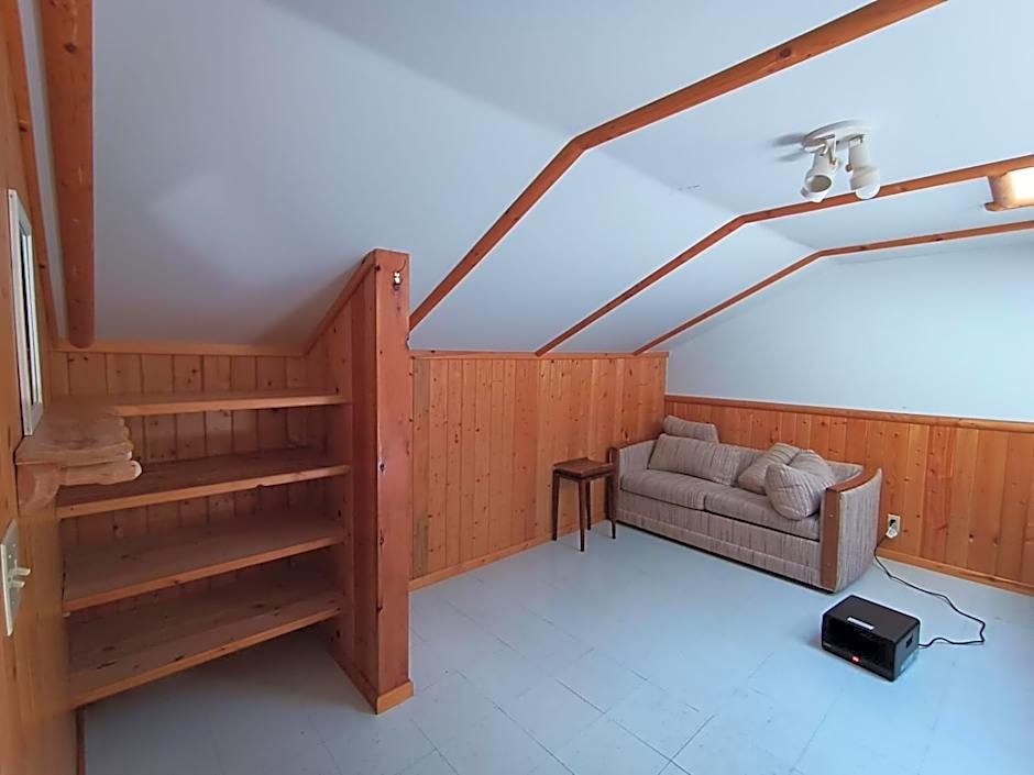 Rustic Executive Cabin at Beaverfoot