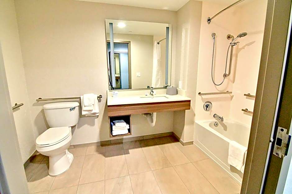 Holiday Inn Express & Suites Palm Coast - I-95