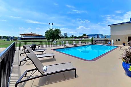 Baymont by Wyndham Ardmore I-35
