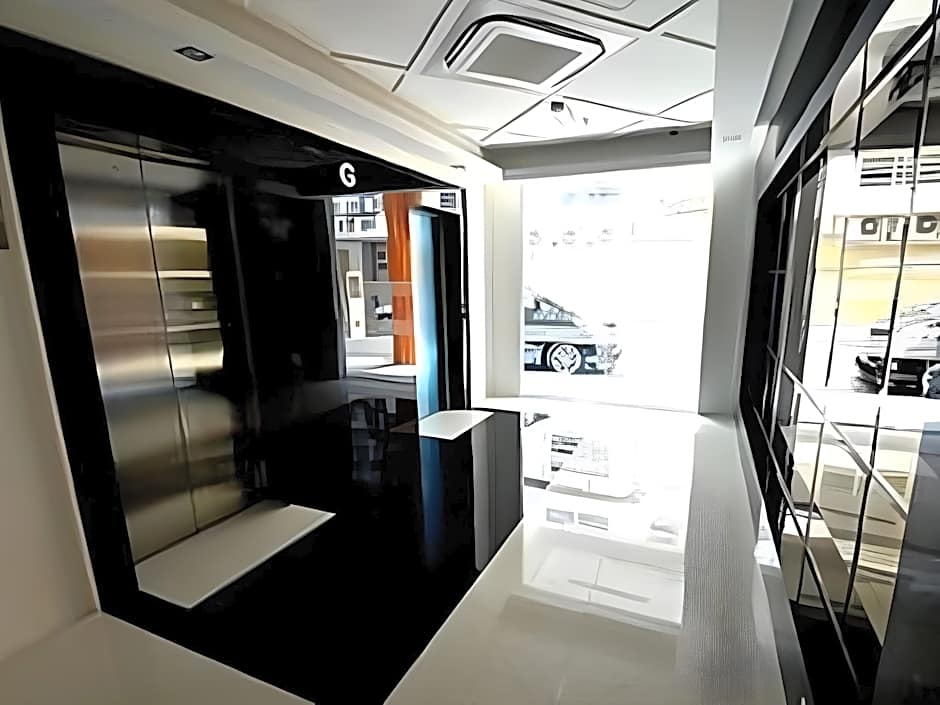 Eminent Hotel