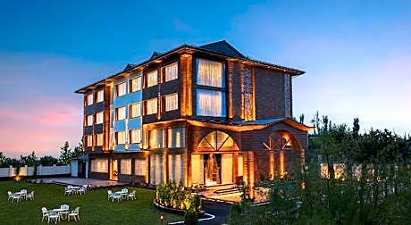 WelcomHeritage Grand Srinagar