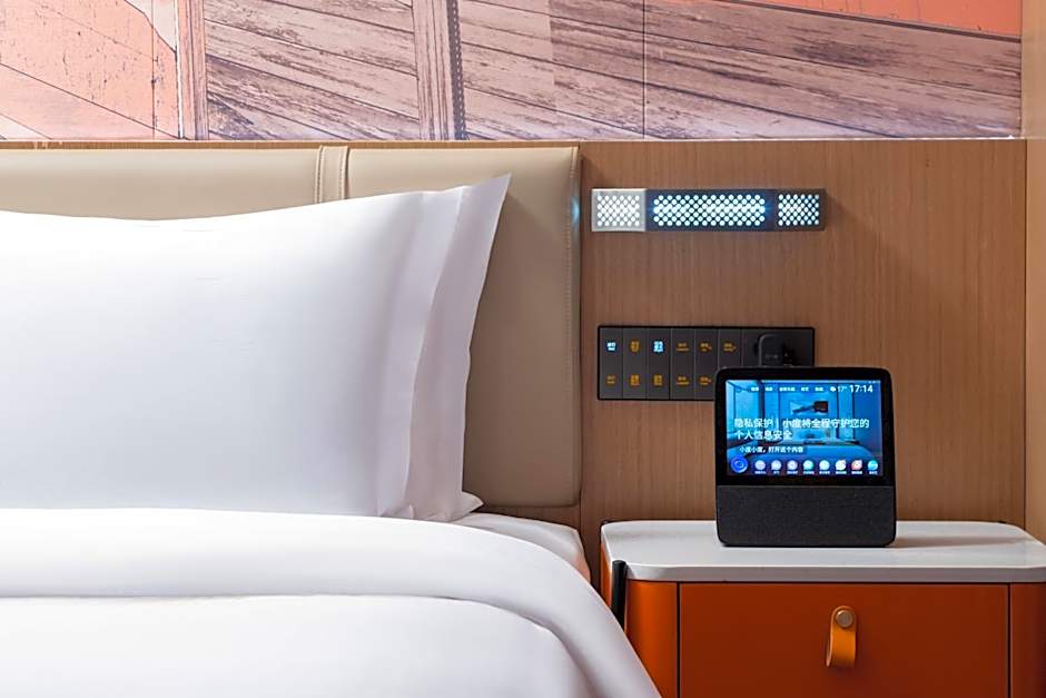 From K Huan Kai Hotel Tiyuxi Metro Station