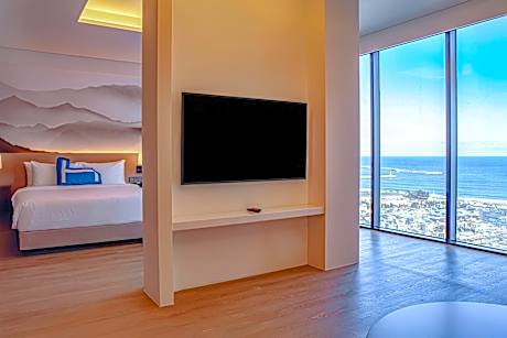 Junior Suite Partial Ocean view - Two Queen Breakfast & Swimming