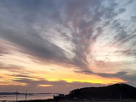 Buan Gureum Hosu Maeul Badagaboineun Jib