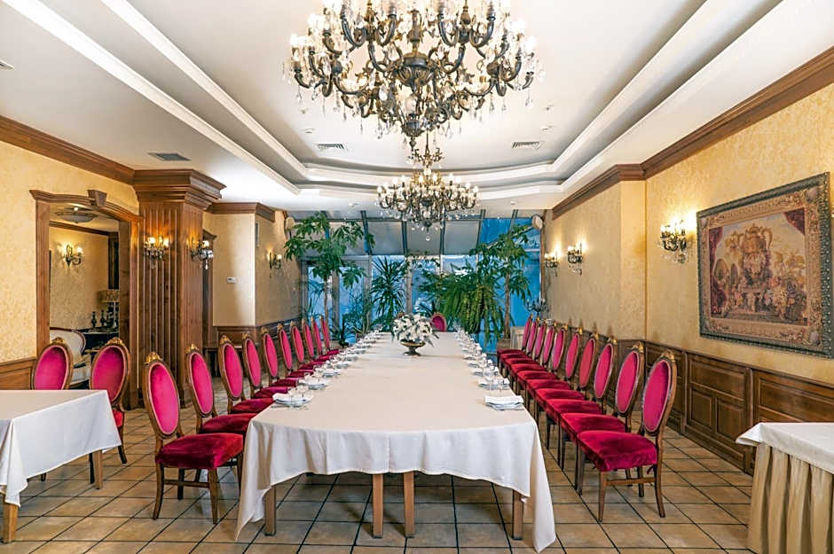 Nadiya Hotel